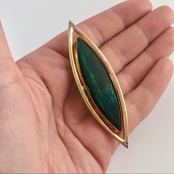 Vintage Marquis Cut Brooch Emerald Green Stone Gold Tone Diamond Shape - Picture 4 of 9